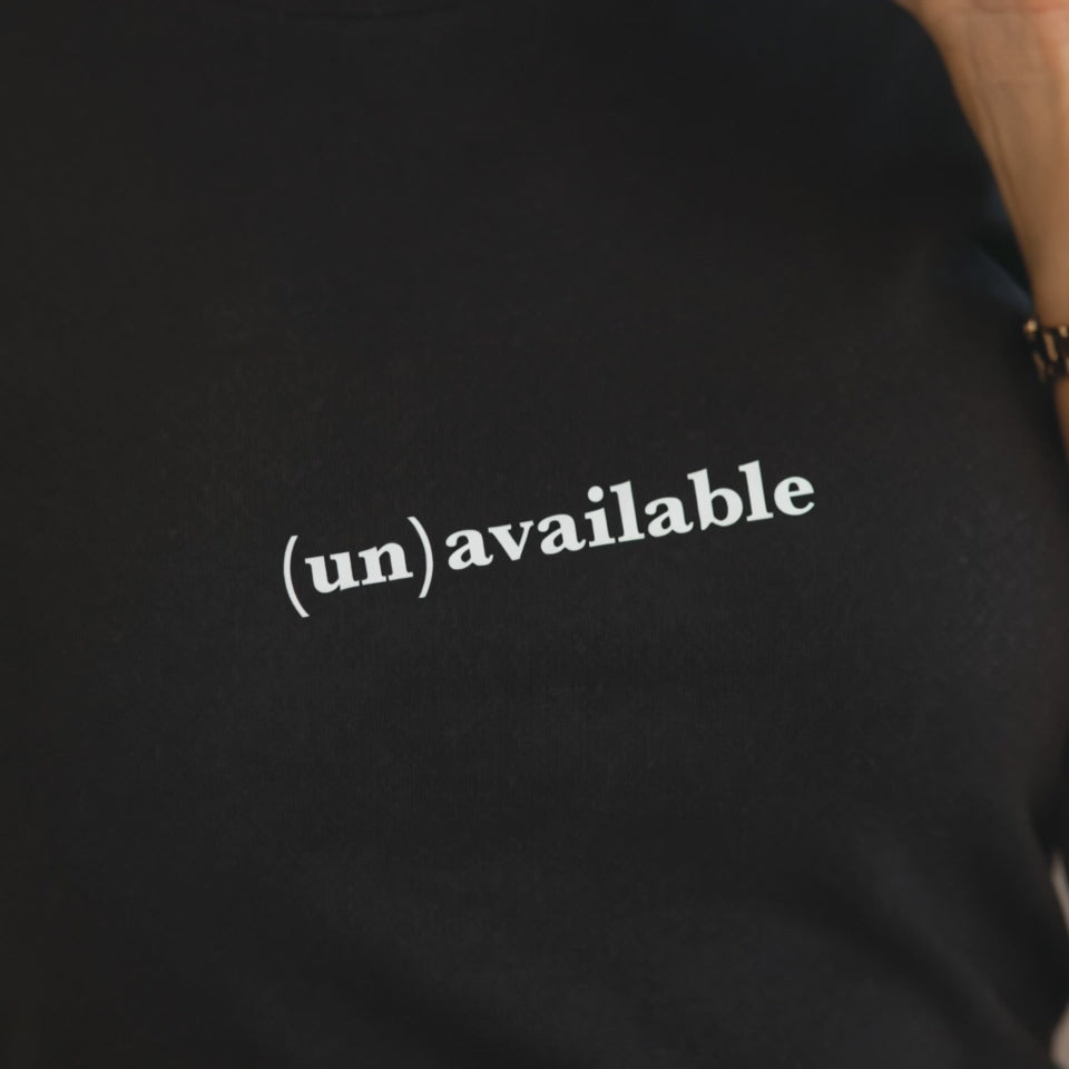 (un)available