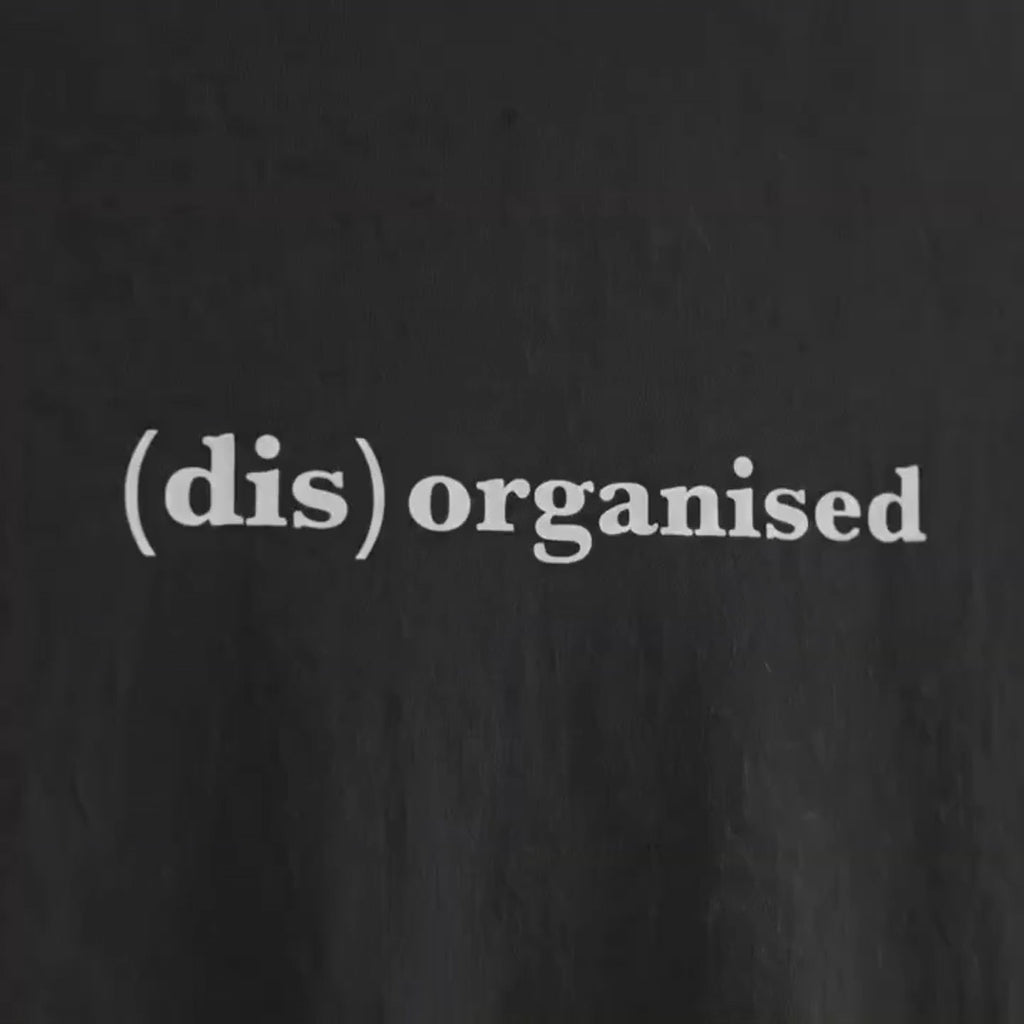 (dis)organised